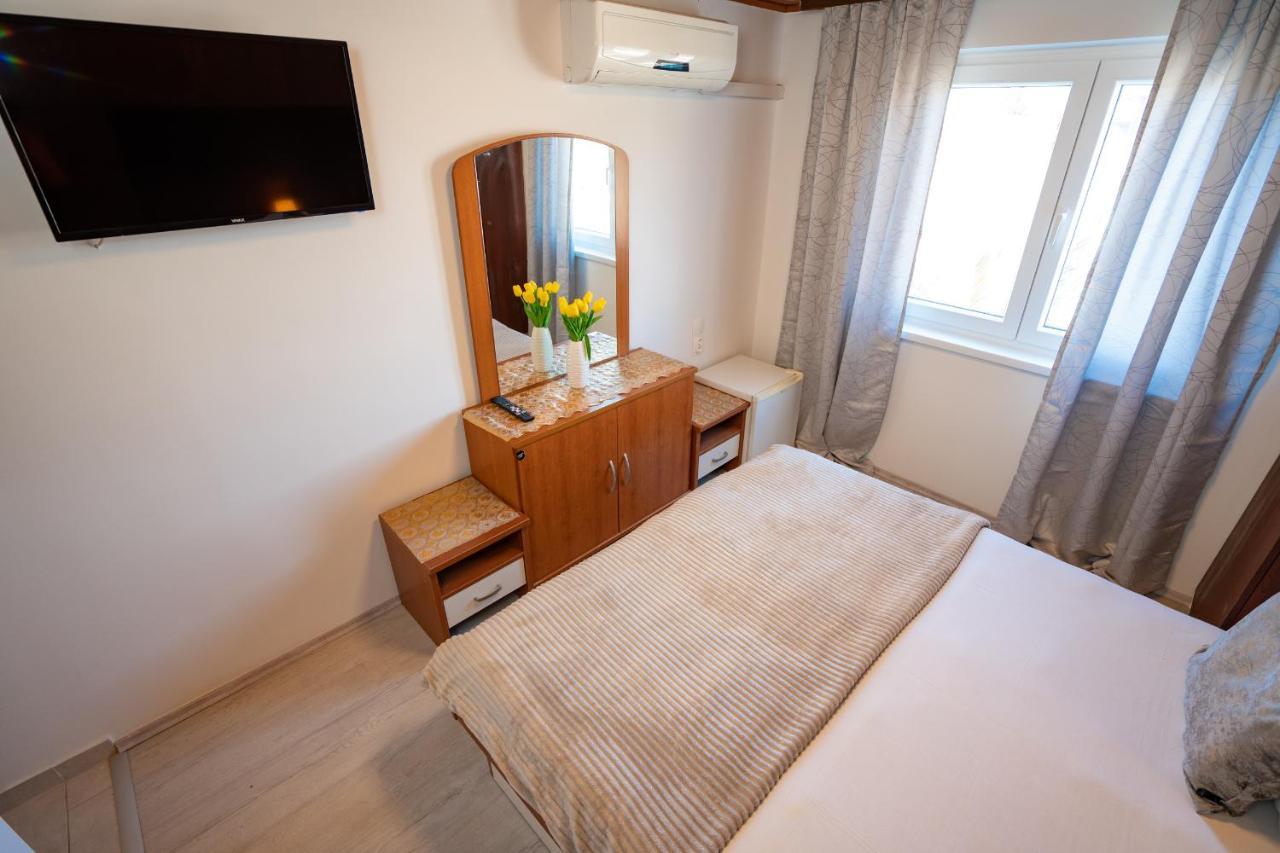 Rooms Magnolia With Pool Novalja Εξωτερικό φωτογραφία