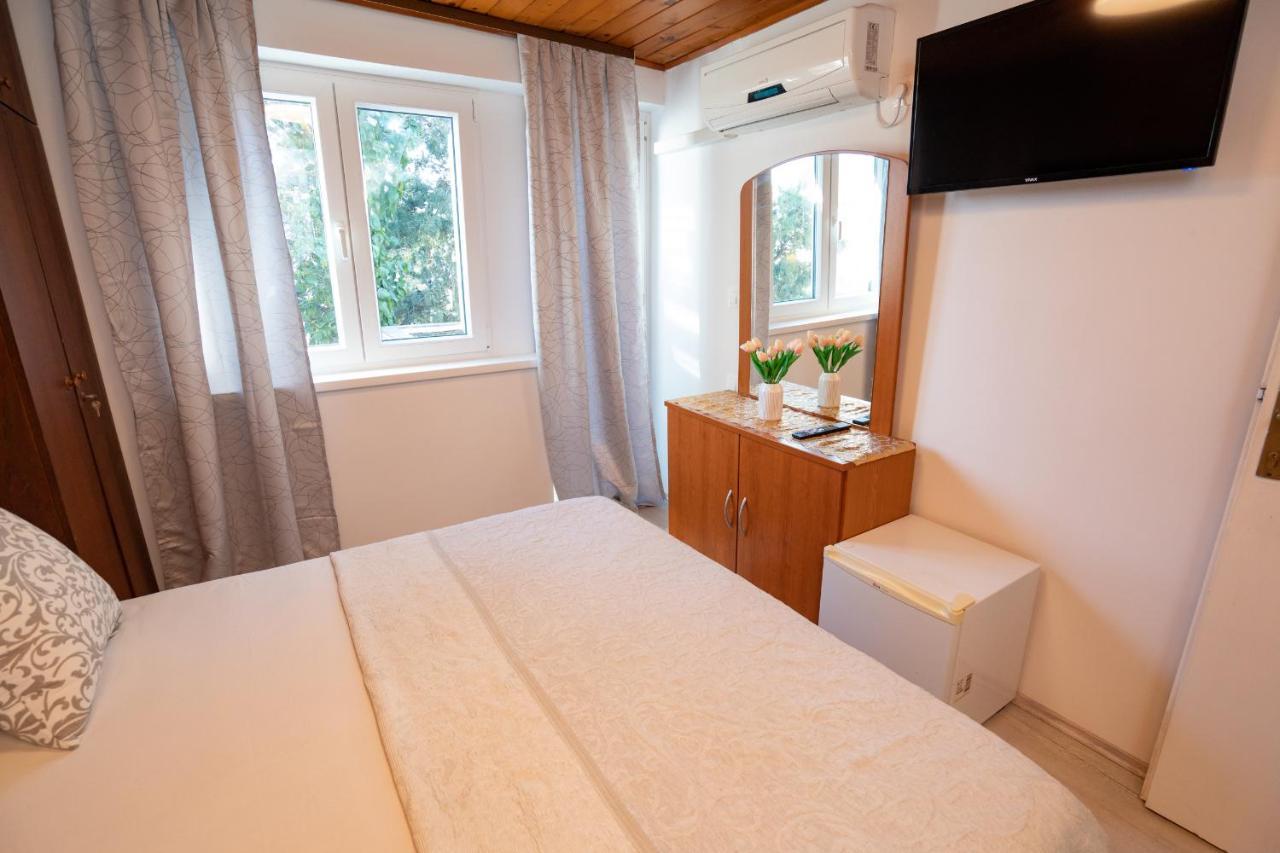Rooms Magnolia With Pool Novalja Εξωτερικό φωτογραφία