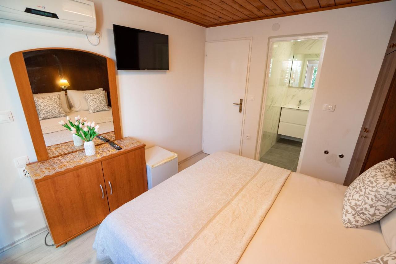 Rooms Magnolia With Pool Novalja Εξωτερικό φωτογραφία