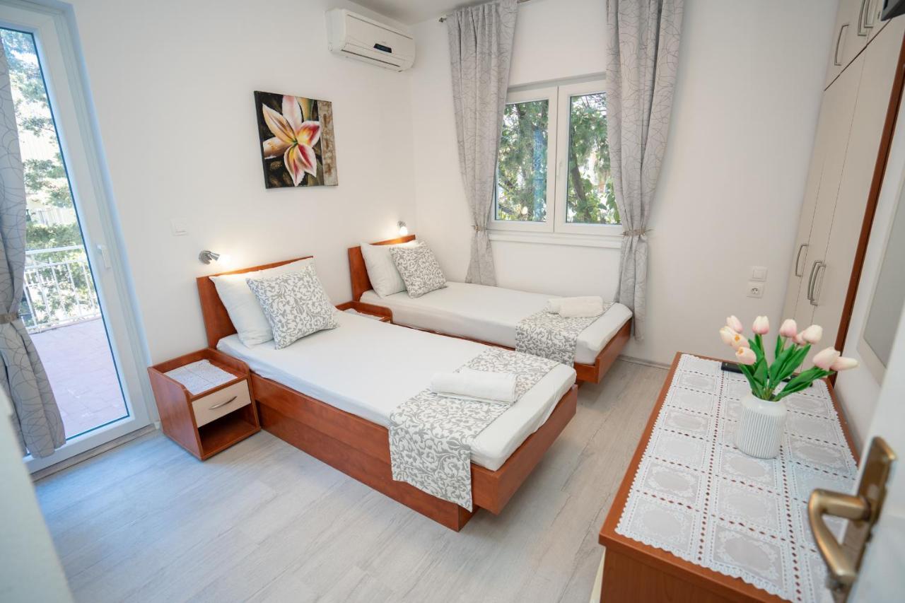 Rooms Magnolia With Pool Novalja Εξωτερικό φωτογραφία