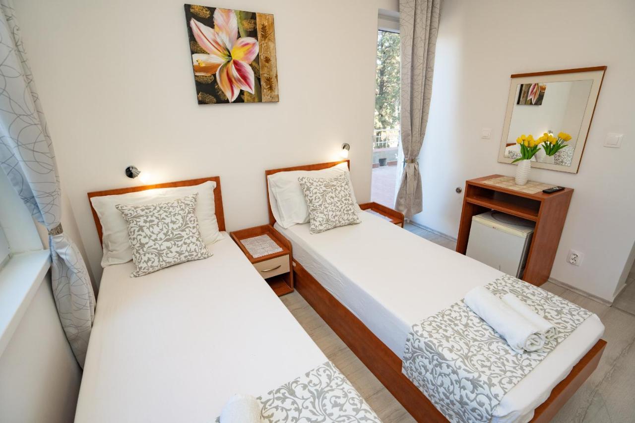 Rooms Magnolia With Pool Novalja Εξωτερικό φωτογραφία
