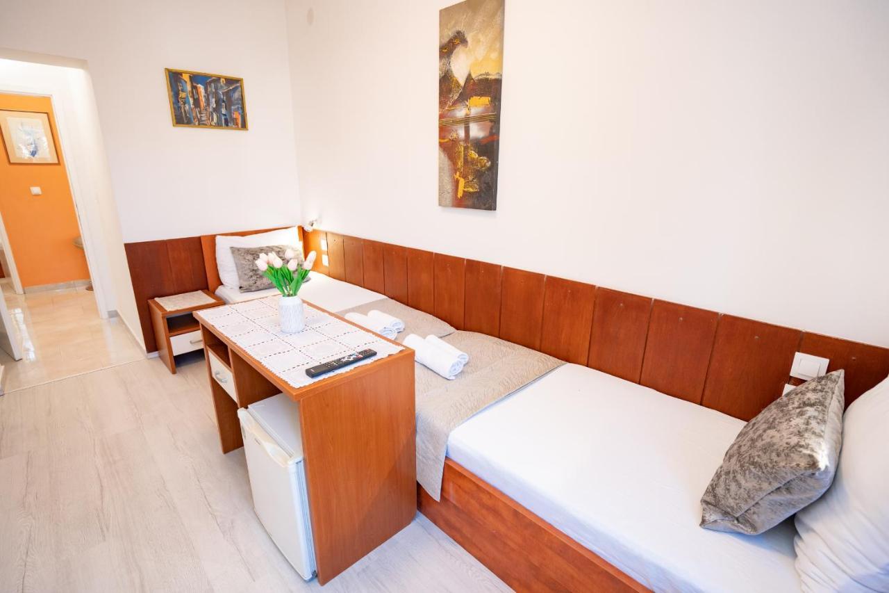 Rooms Magnolia With Pool Novalja Εξωτερικό φωτογραφία