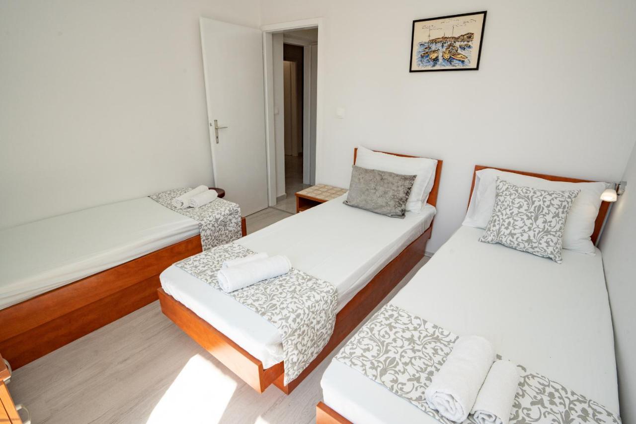Rooms Magnolia With Pool Novalja Εξωτερικό φωτογραφία