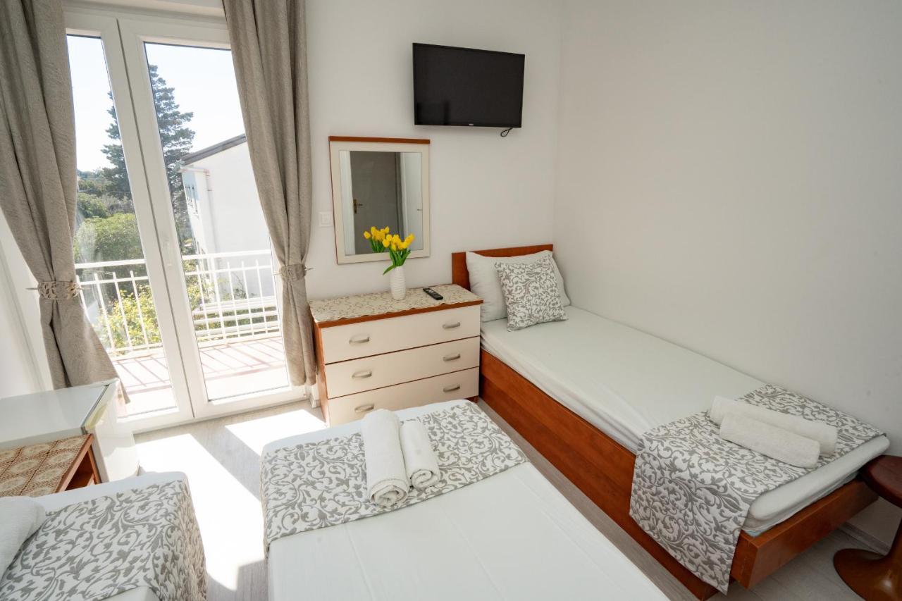 Rooms Magnolia With Pool Novalja Εξωτερικό φωτογραφία