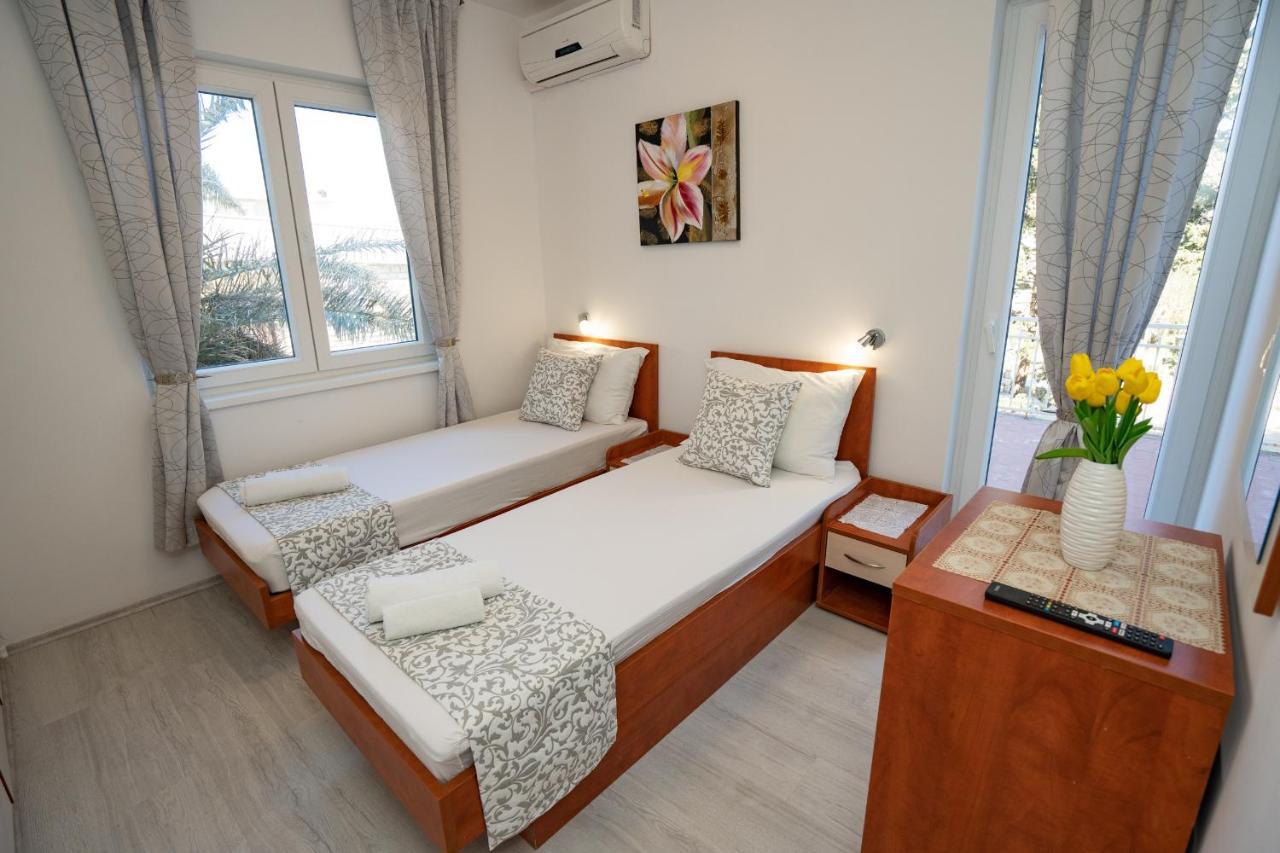 Rooms Magnolia With Pool Novalja Εξωτερικό φωτογραφία
