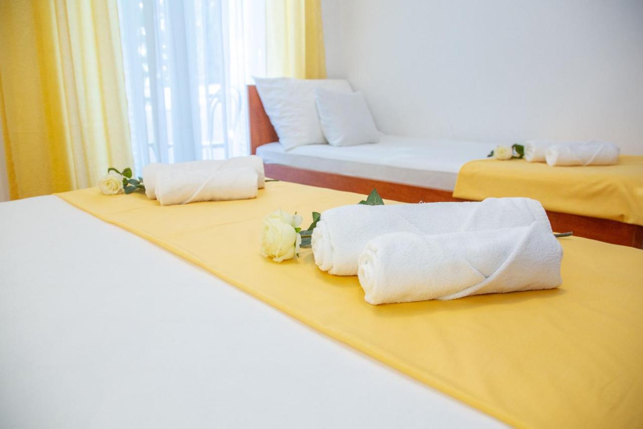 Rooms Magnolia With Pool Novalja Εξωτερικό φωτογραφία
