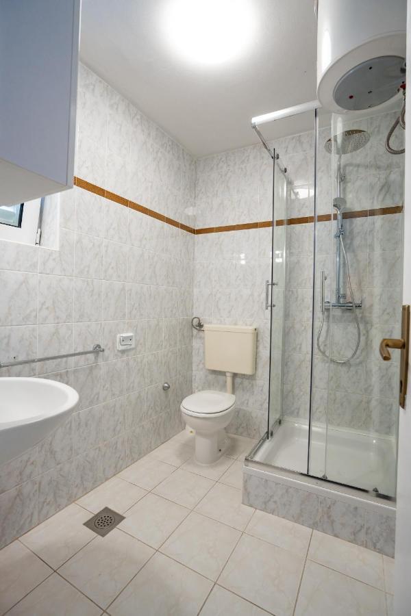 Rooms Magnolia With Pool Novalja Εξωτερικό φωτογραφία