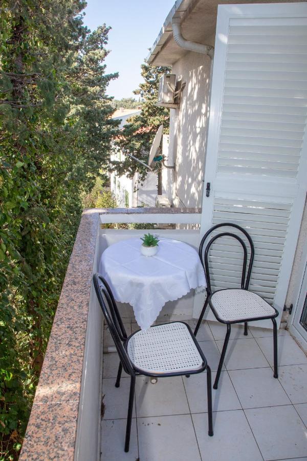 Rooms Magnolia With Pool Novalja Εξωτερικό φωτογραφία