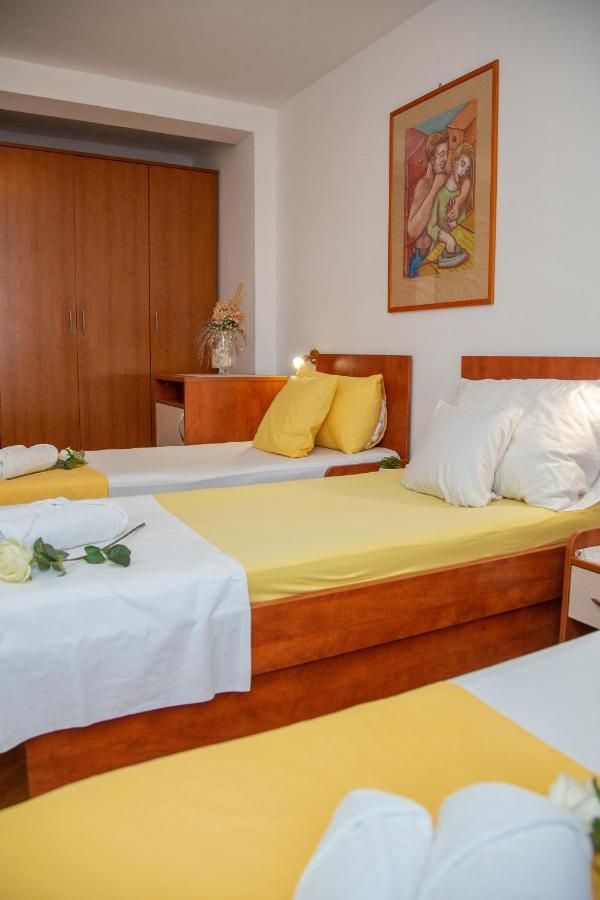 Rooms Magnolia With Pool Novalja Εξωτερικό φωτογραφία