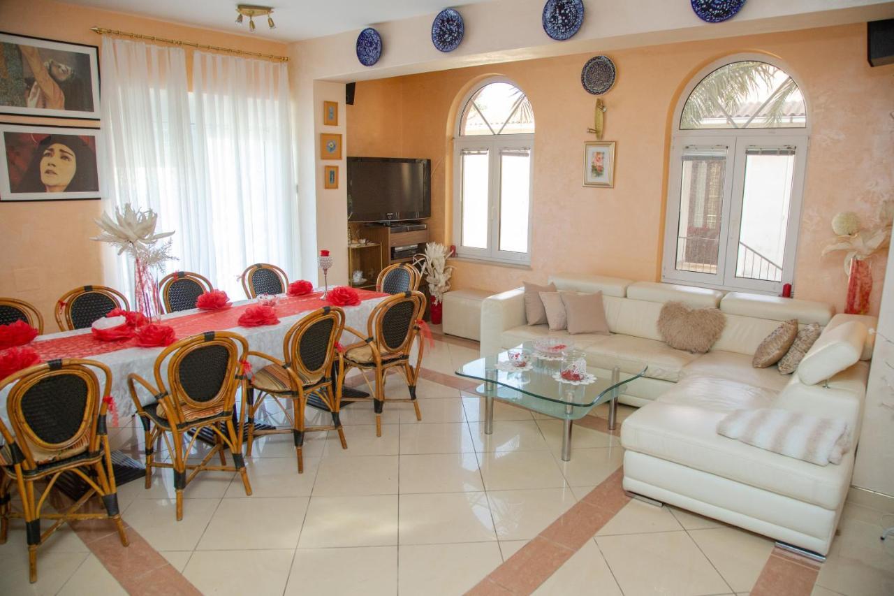 Rooms Magnolia With Pool Novalja Εξωτερικό φωτογραφία